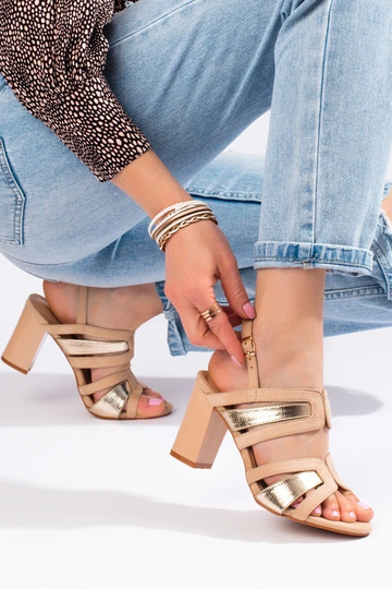 basutės  ant kulno smėlio... 2