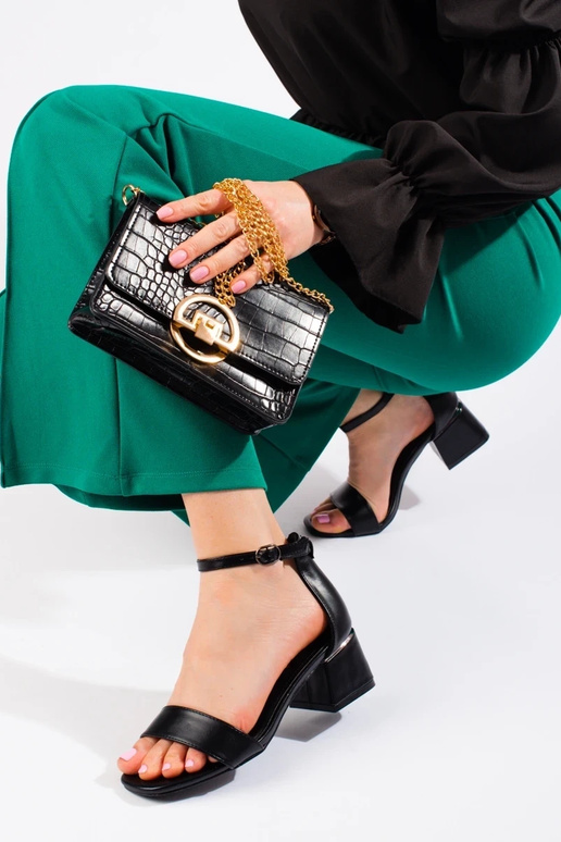 juodos spalvos  sandalai žemu kulnu...