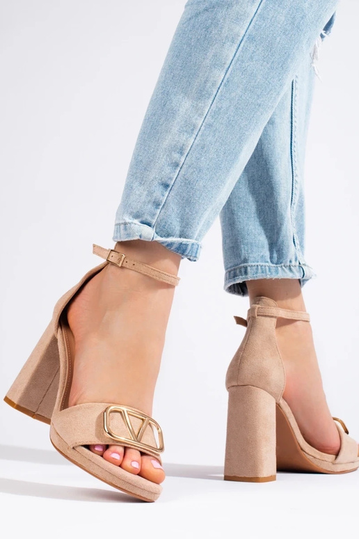 sandalai su aukštu kulnu smėlio... sandalai su aukštu kulnu smėlio...