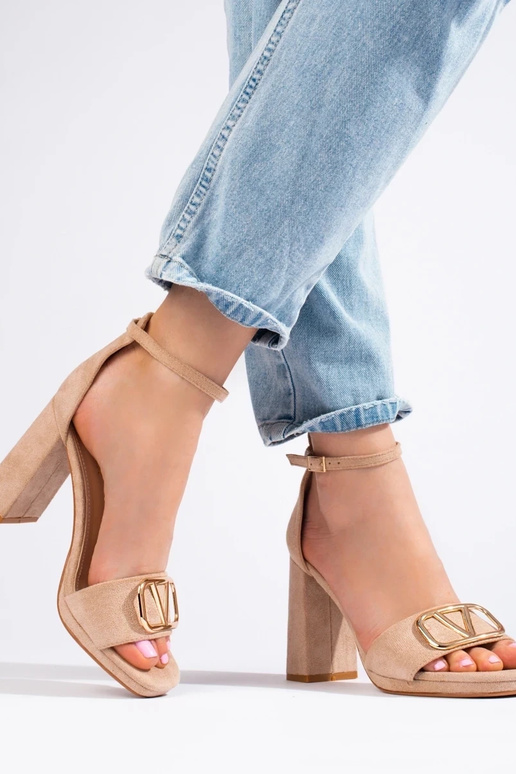 sandalai su aukštu kulnu smėlio... sandalai su aukštu kulnu smėlio...