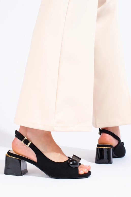 Zomšinės basutės ant žemo kulno juodos