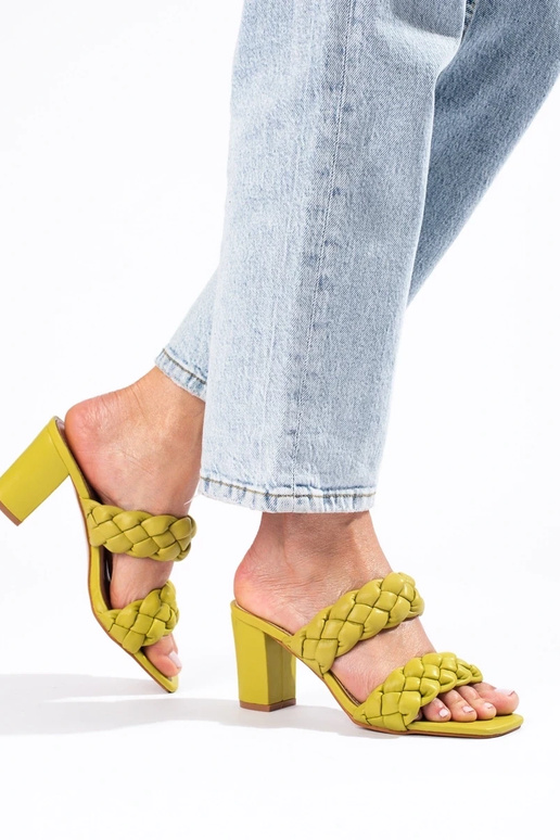 žalios spalvos pintos basutės ant...