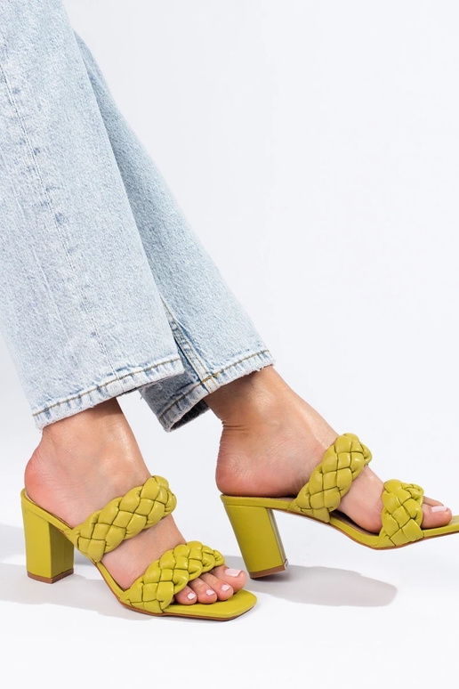 žalios spalvos pintos basutės ant...