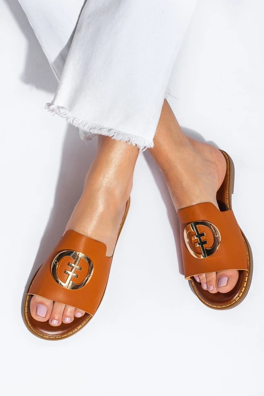 Moteriškos šlepetės  rudos spalvos... Moteriškos šlepetės  rudos spalvos...