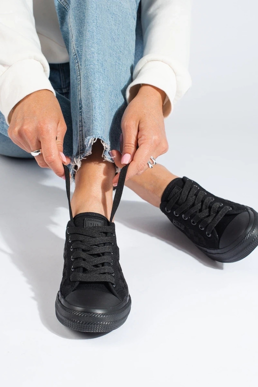 Juodos spalvos klasikinio modelio...