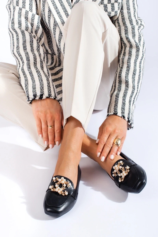 juodos spalvos  mokasinai su aukso...