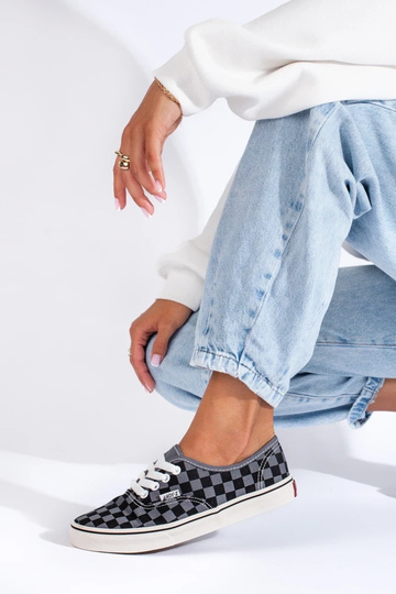 Juodos ir-pilkos spalvos... 2