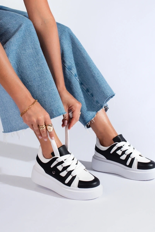Juodos ir-baltos spalvos Sneakers...