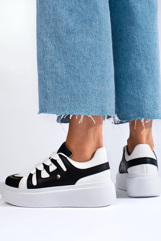 Juodos ir-baltos spalvos Sneakers...