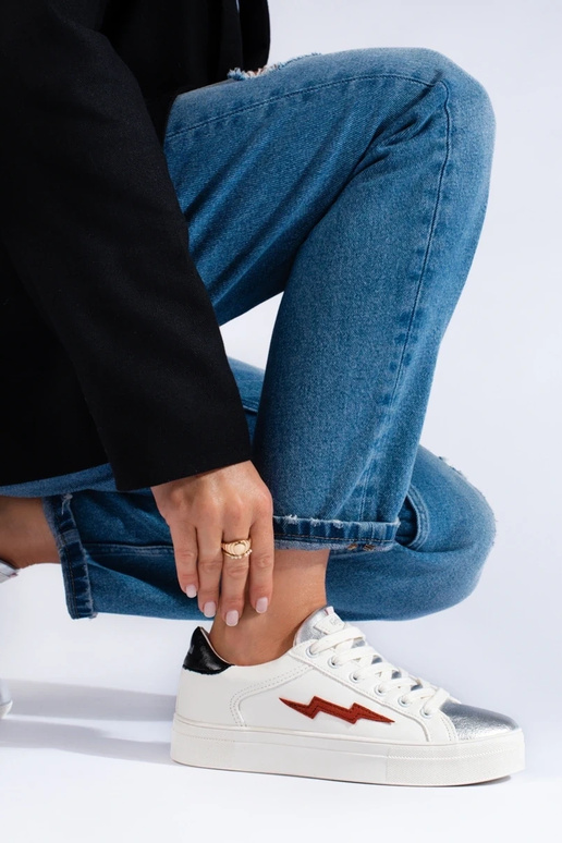 Baltos spalvos klasikinio modelio...