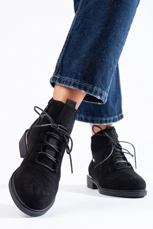 Zomšiniai moteriški batai juodos spalvos Zomšiniai moteriški batai juodos spalvos