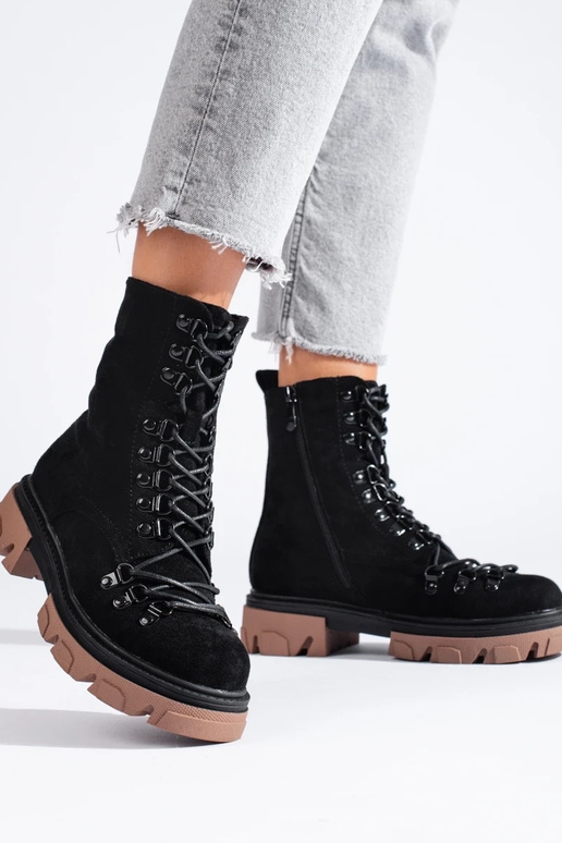 iš zomšos pririštas auliniai batai... iš zomšos pririštas auliniai batai...