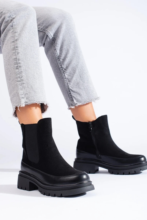 juodos spalvos iš zomšos batai...