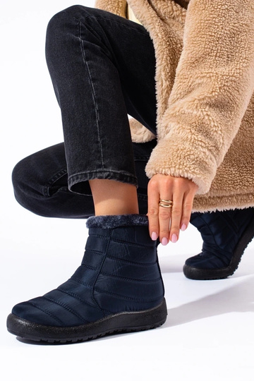 tamsiai mėlynos spalvos... 2