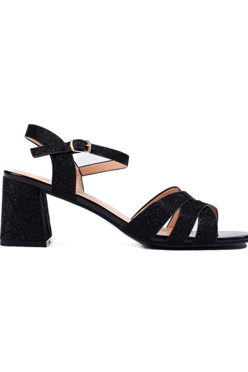 juodos spalvos  sandalai