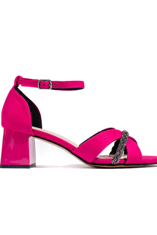 iš zomšos sandalai