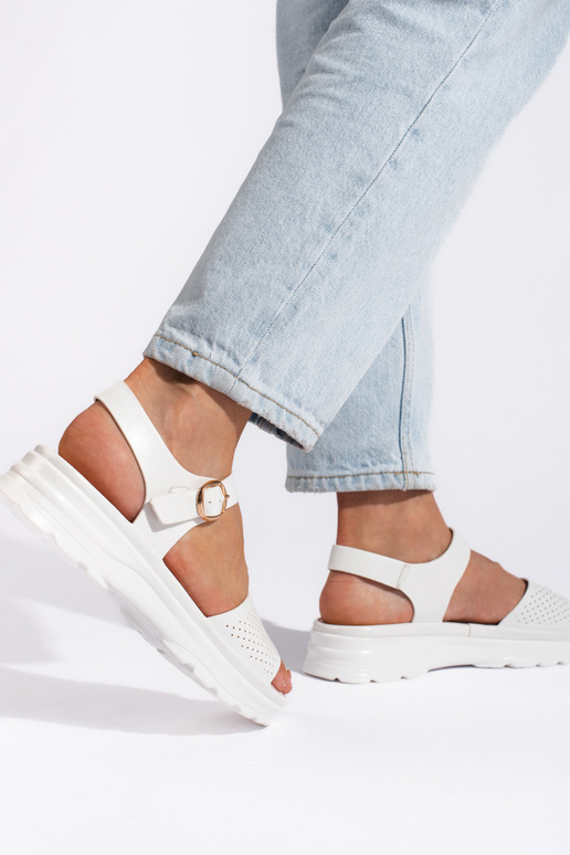 Patogūs baltos spalvos sandalai moterims