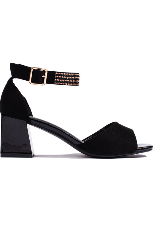 juodos spalvos sandalai  žemu kulnu