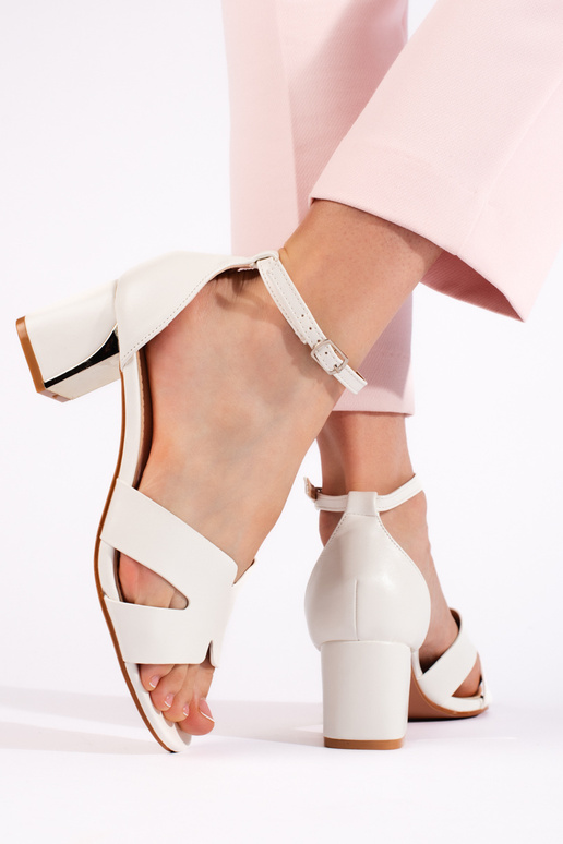 baltos spalvos sandalai