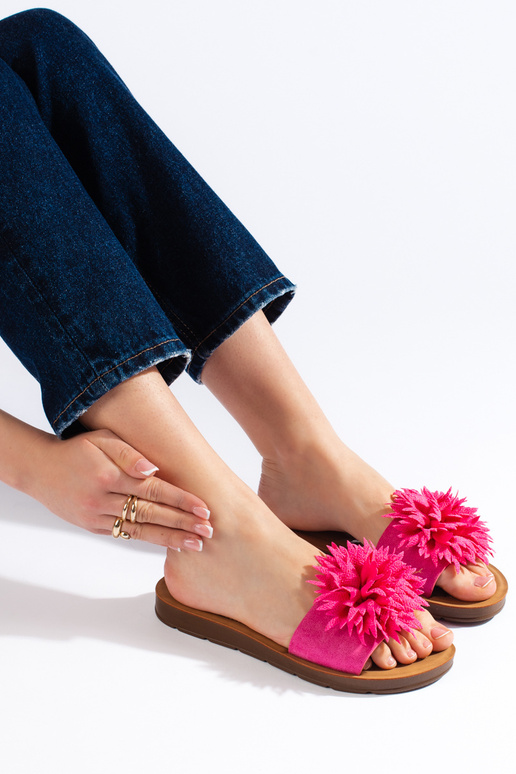 Moteriškos fuksijos šlepetės su gėle Moteriškos fuksijos šlepetės su gėle