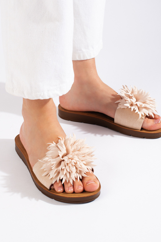 Smėlio spalvos moteriškos šlepetės su... Smėlio spalvos moteriškos šlepetės su...