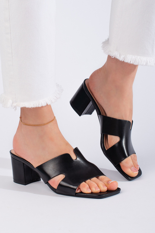 juodos spalvos Šlepetės