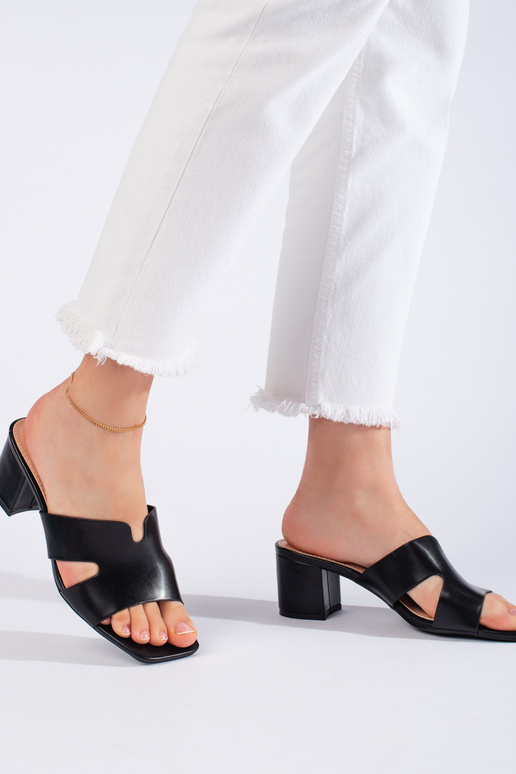 juodos spalvos Šlepetės