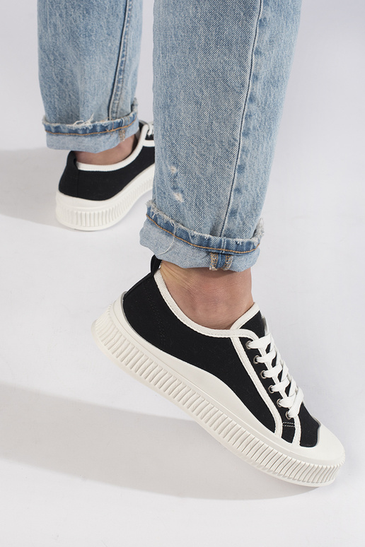 Juodos spalvos klasikinio modelio... Juodos spalvos klasikinio modelio...