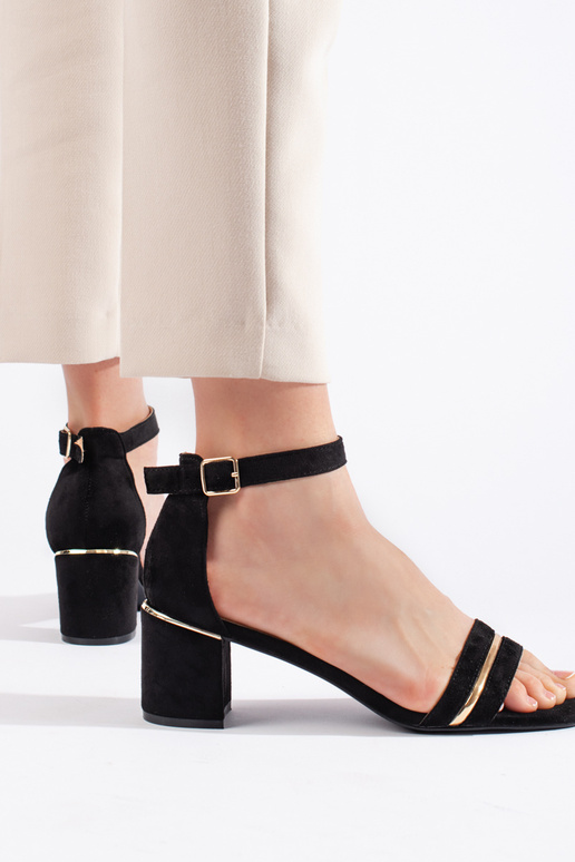 juodos spalvos iš zomšos sandalai ant...