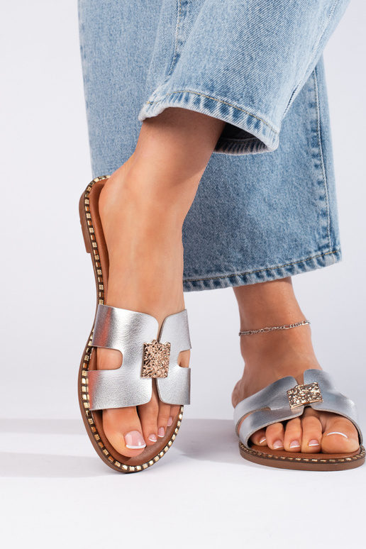 sidabro spalvos  Šlepetės sidabro spalvos  Šlepetės