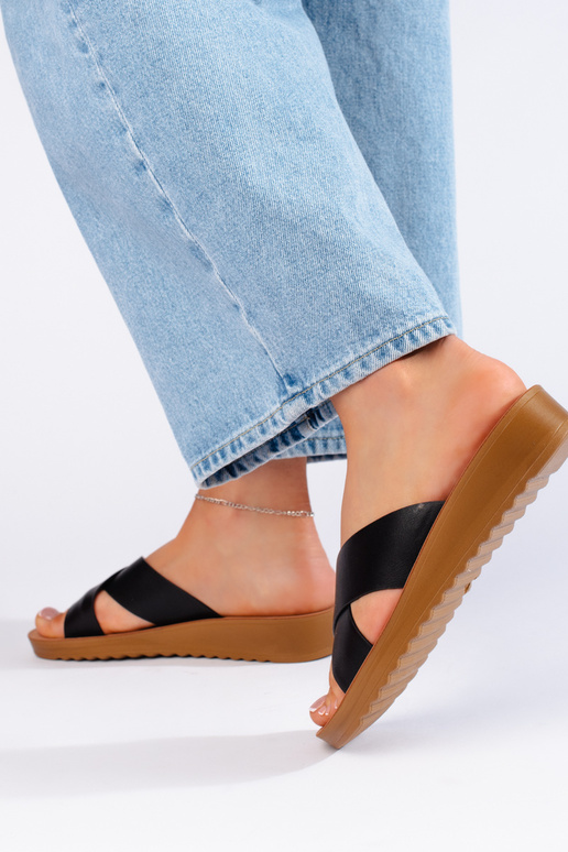 juodos spalvos  Šlepetės  su platforma