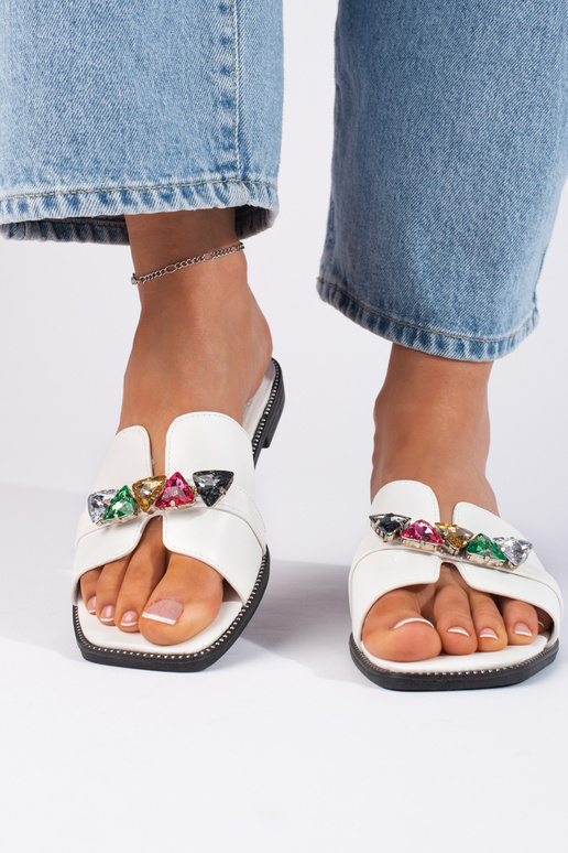 baltos spalvos Šlepetės baltos spalvos Šlepetės