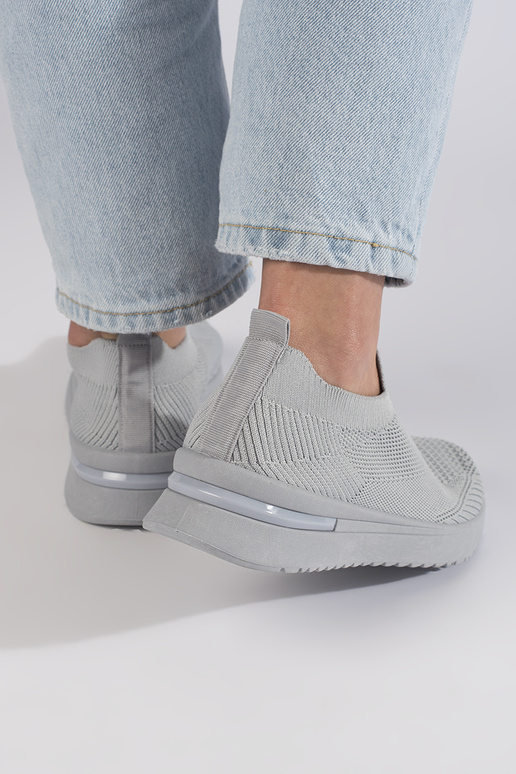 pilkos spalvos  sportiniai batai pilkos spalvos  sportiniai batai