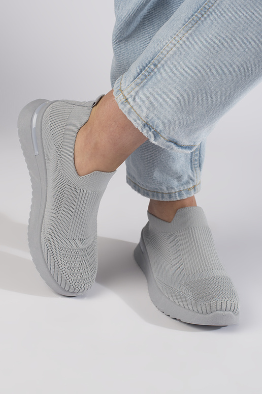 pilkos spalvos  sportiniai batai pilkos spalvos  sportiniai batai