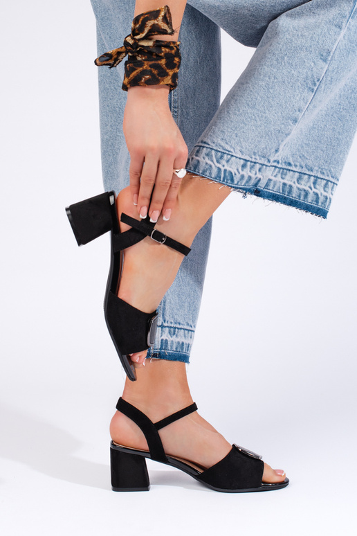 juodos spalvos  sandalai ant kulno...