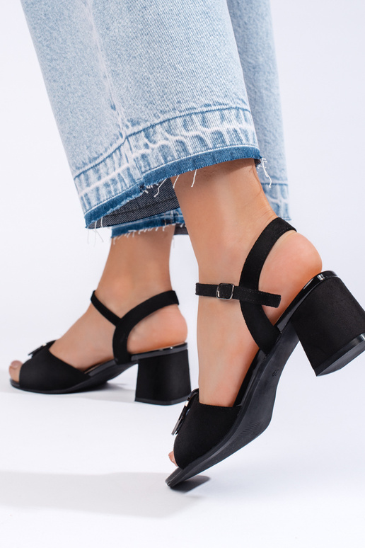 juodos spalvos  sandalai ant kulno...