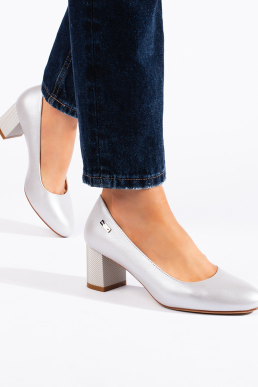 sidabro spalvos aukštakulniai ant...