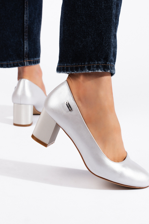 sidabro spalvos aukštakulniai ant...