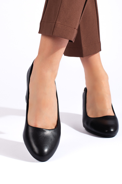 juodos spalvos aukštakulniai ant...