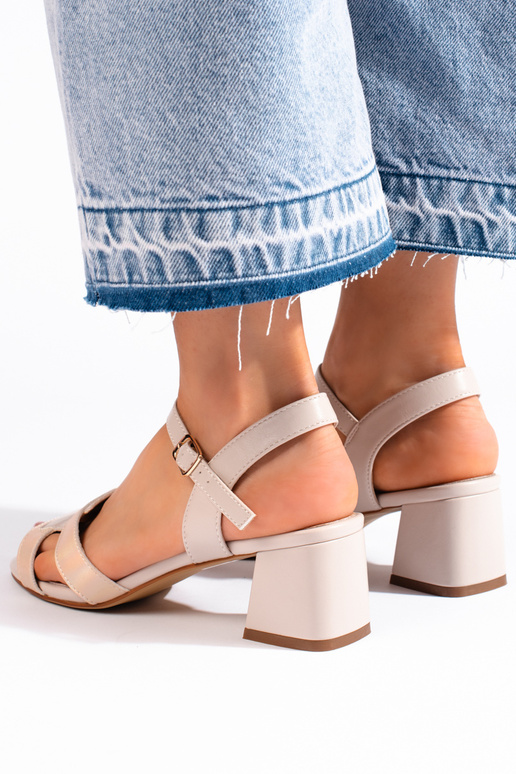 smėlio spalvos połyskujące sandalai... smėlio spalvos połyskujące sandalai...