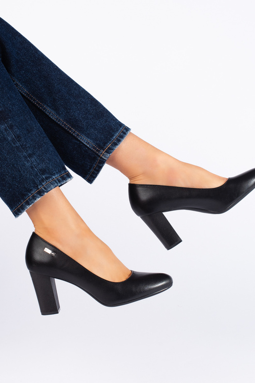 juodos spalvos aukštakulniai ant... juodos spalvos aukštakulniai ant...