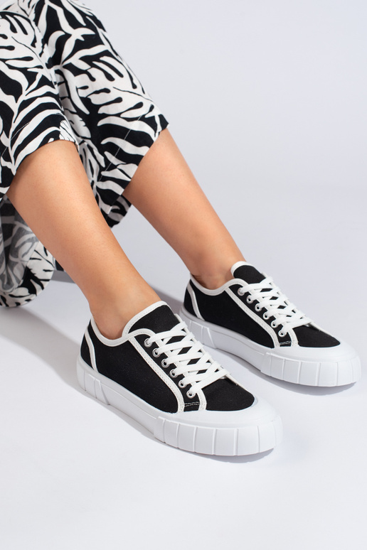 Moteriški batai  juodos spalvos