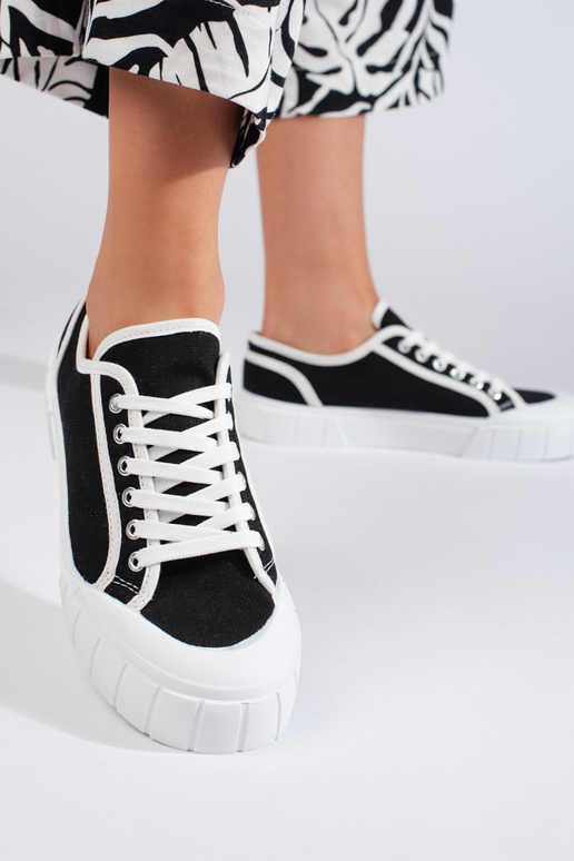 Moteriški batai  juodos spalvos