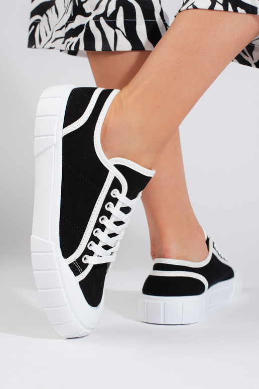 Moteriški batai  juodos spalvos