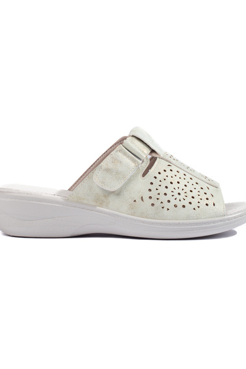 su aužūro elementais  sandalai