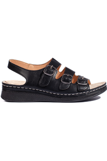 juodos spalvos sandalai
