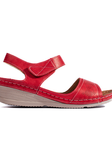 raudonos spalvos sandalai