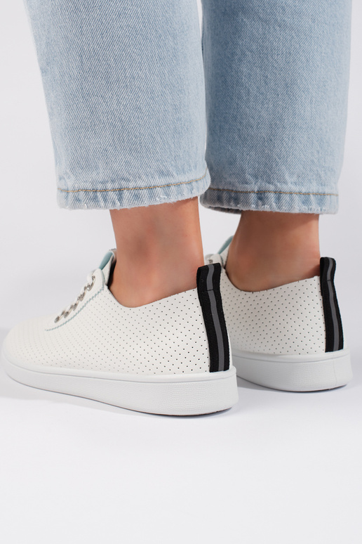 su aužūro elementais baltos spalvos...