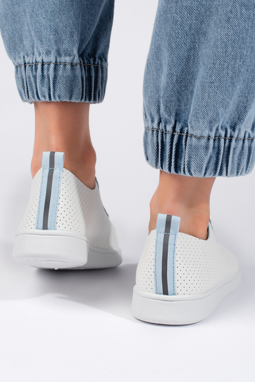 su aužūro elementais baltos spalvos...