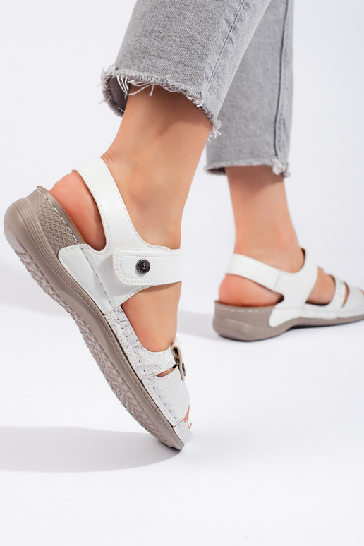 baltos spalvos sandalai